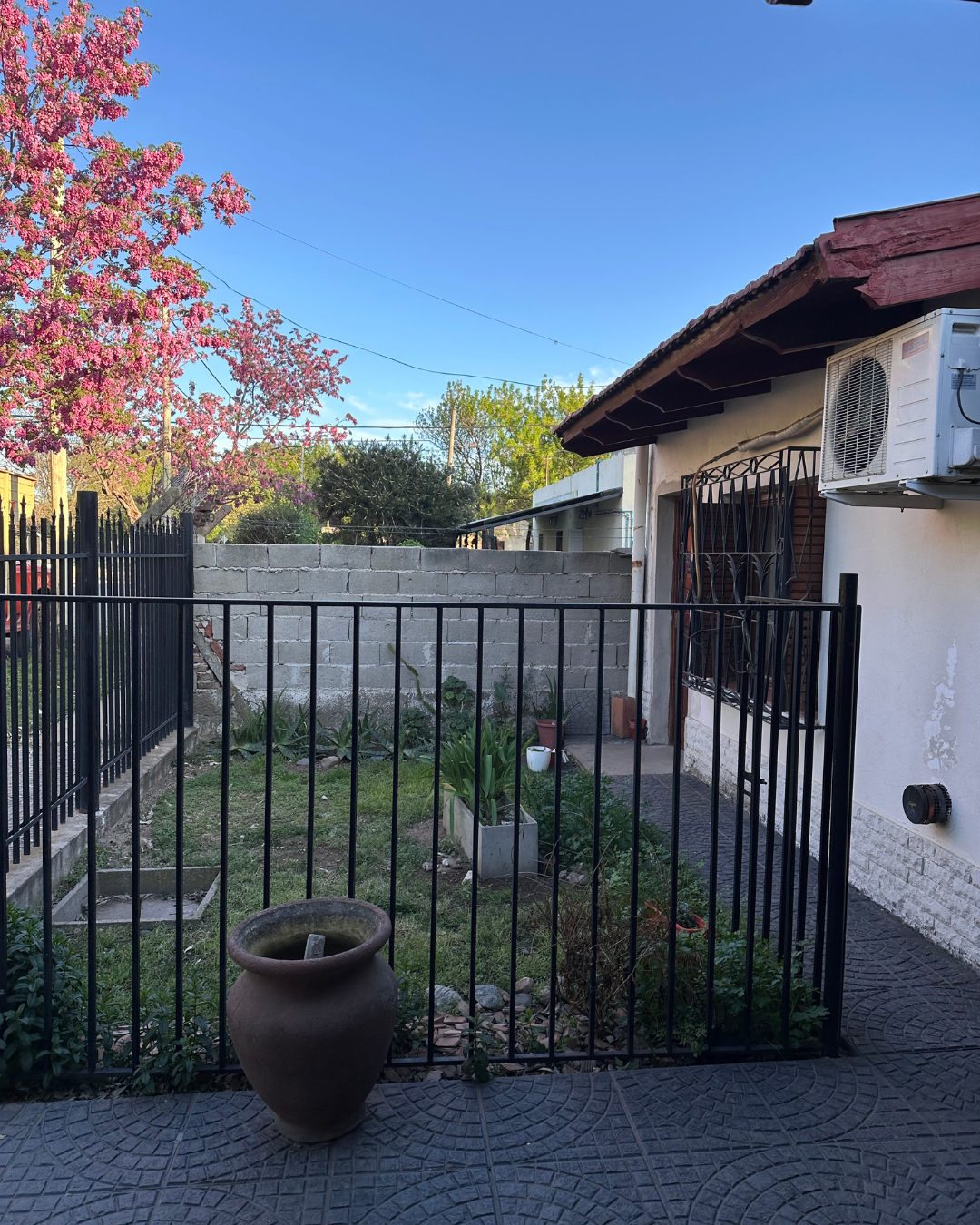 Casa más departamento