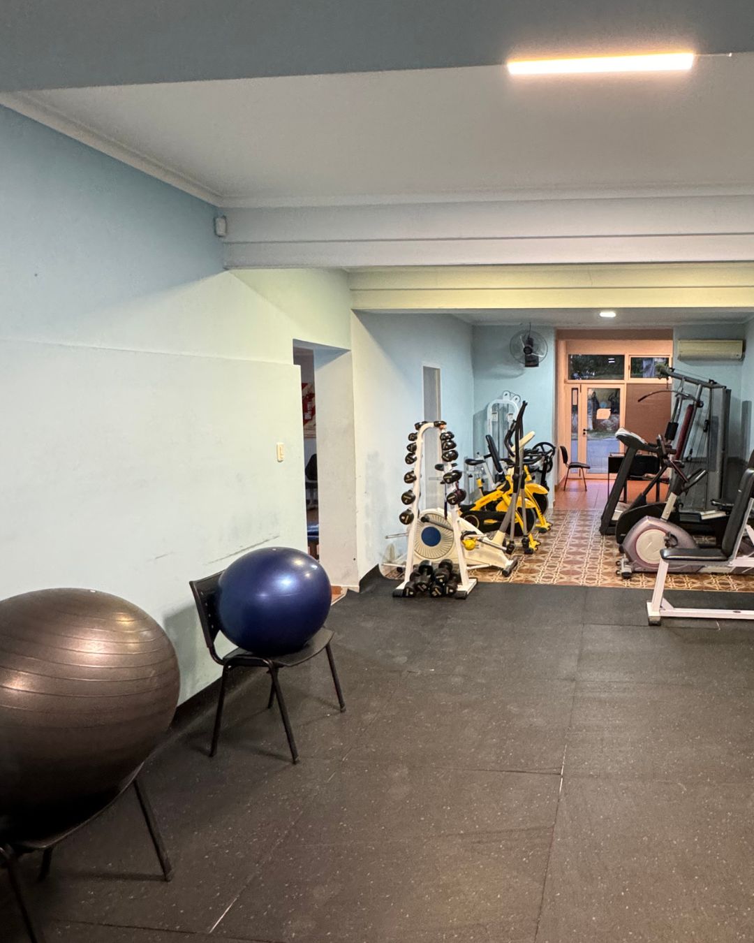 Consultorio con oficinas