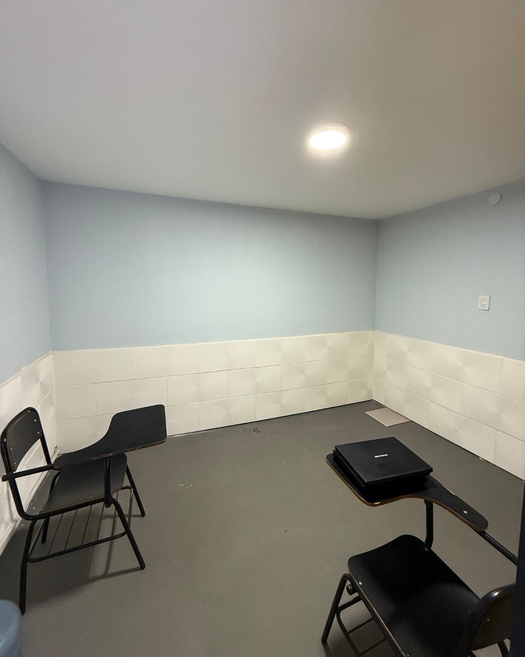 Salón Comercial con oficinas