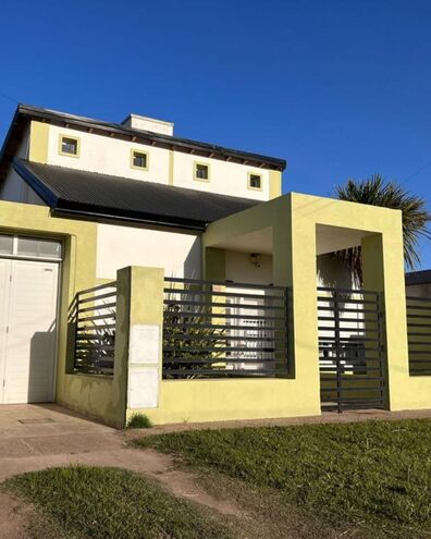 Casa con pileta + Depto.