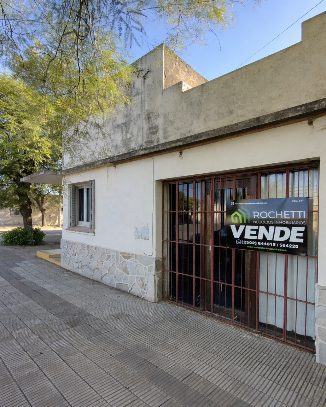 Casa en esquina + Depto