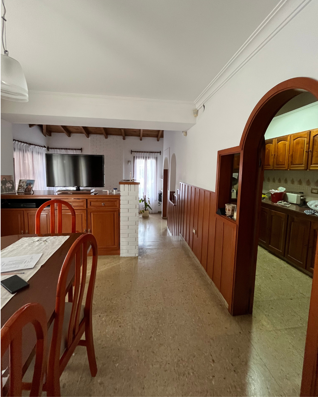Casa de dos plantas en esquina