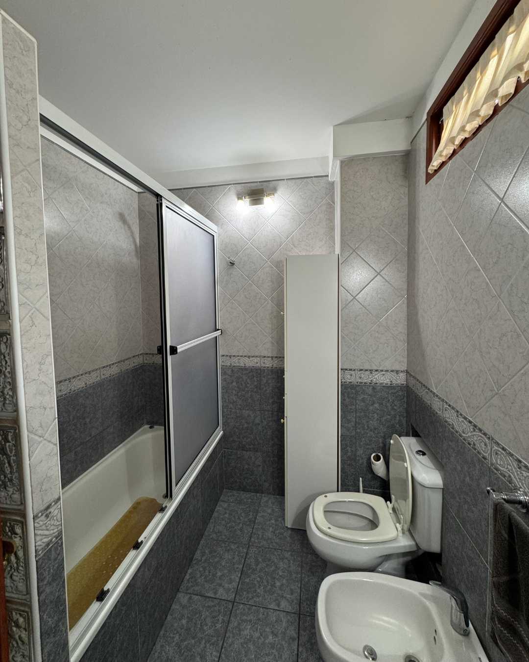 Casa con local al frente