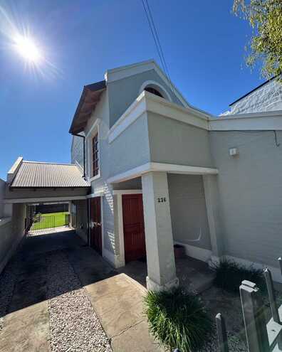 Casa con local al frente